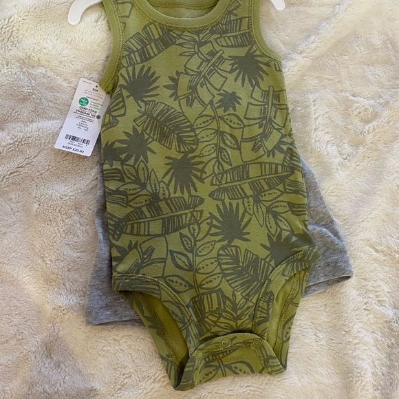 Carters onsie and shorts set - Picture 2 of 5